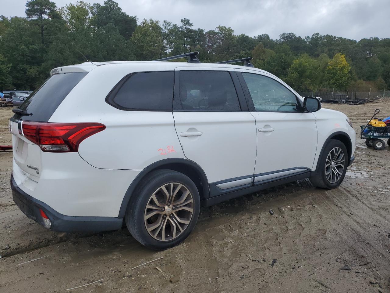MITSUBISHI OUTLANDER SE