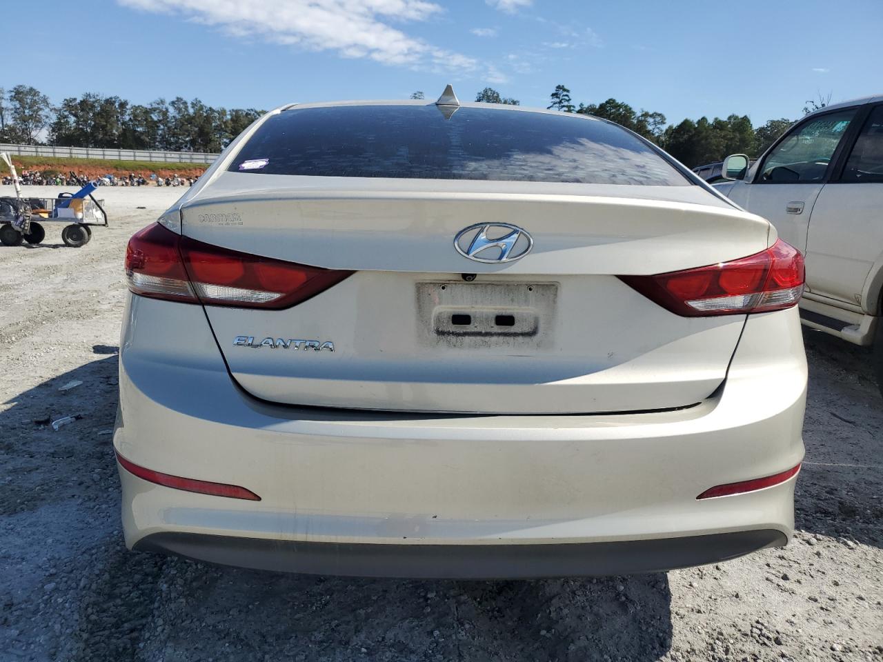 HYUNDAI ELANTRA SE