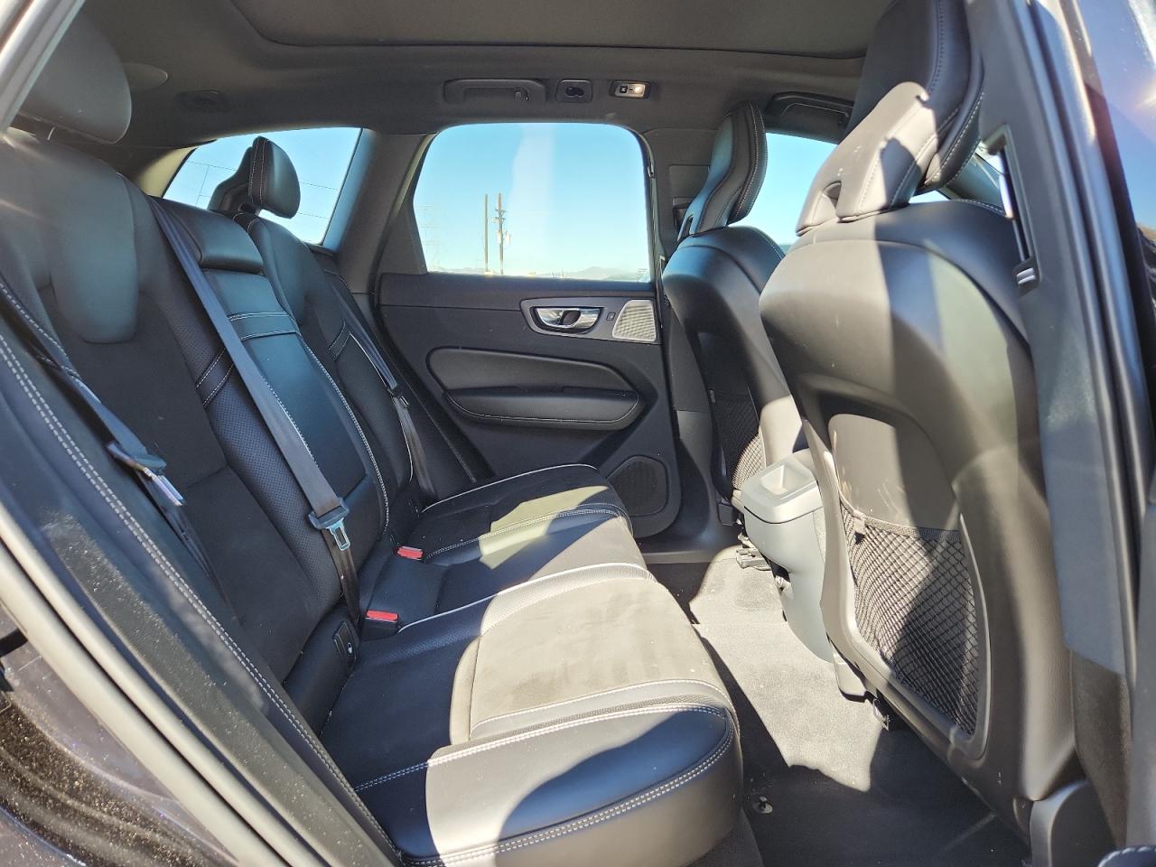 VOLVO XC60 T5 R-DESIGN