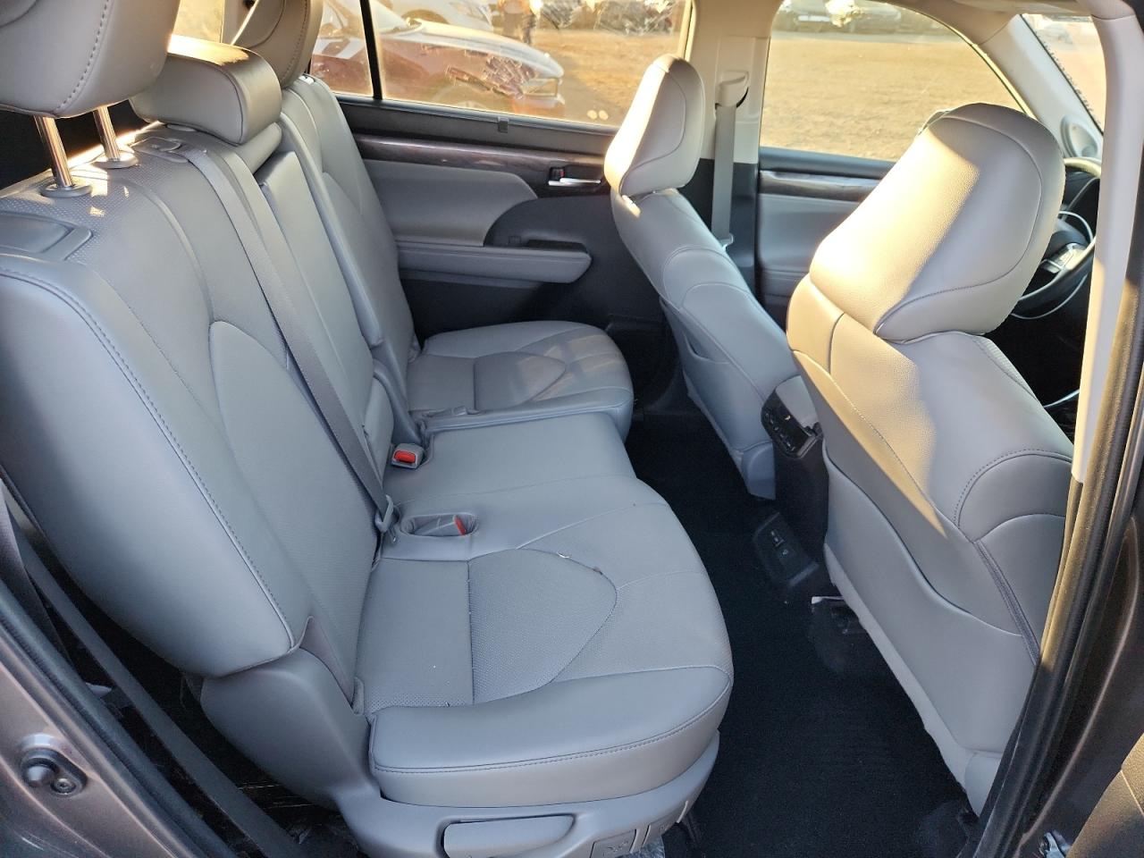 TOYOTA HIGHLANDER LIMITED