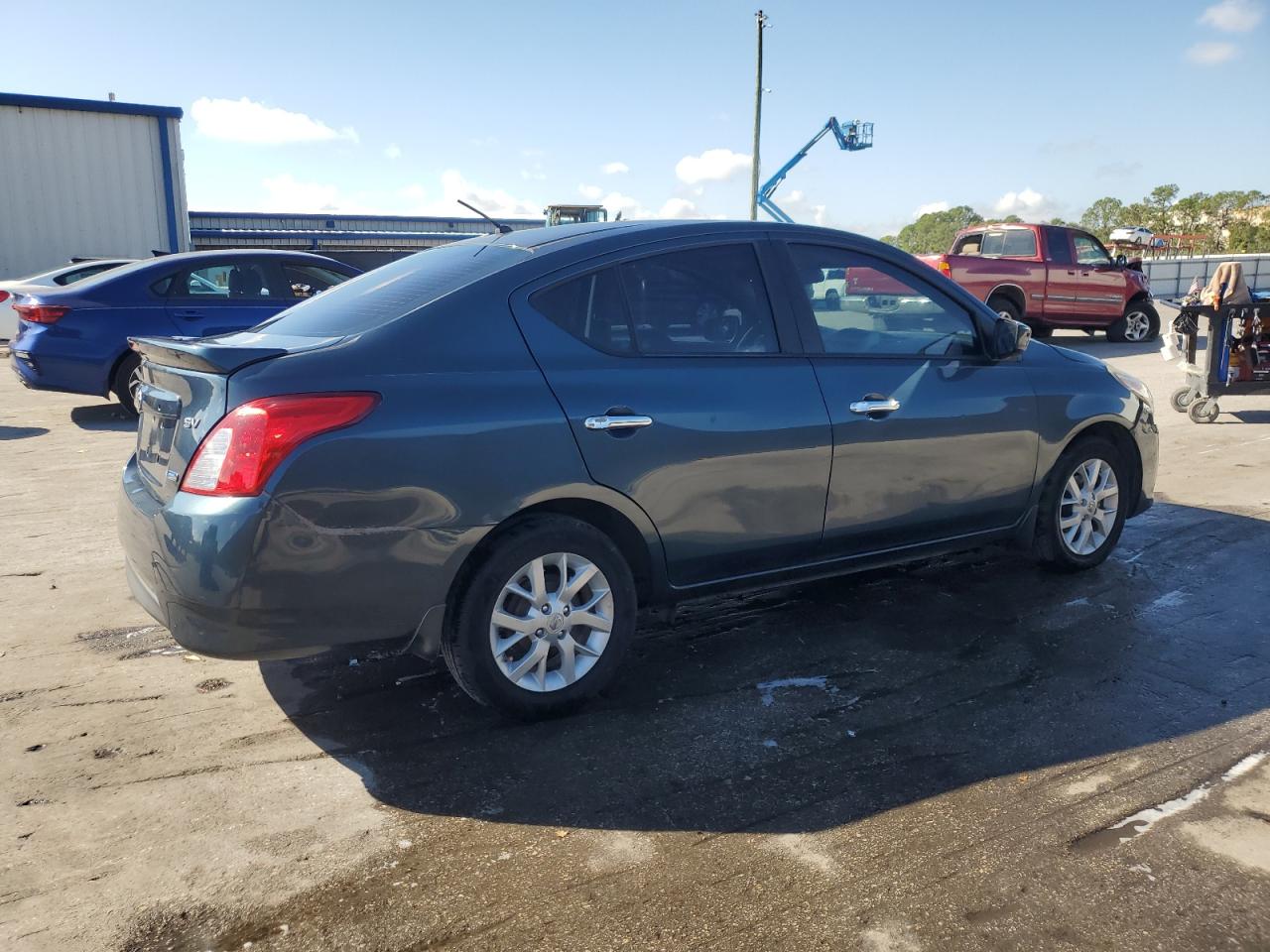 NISSAN VERSA S