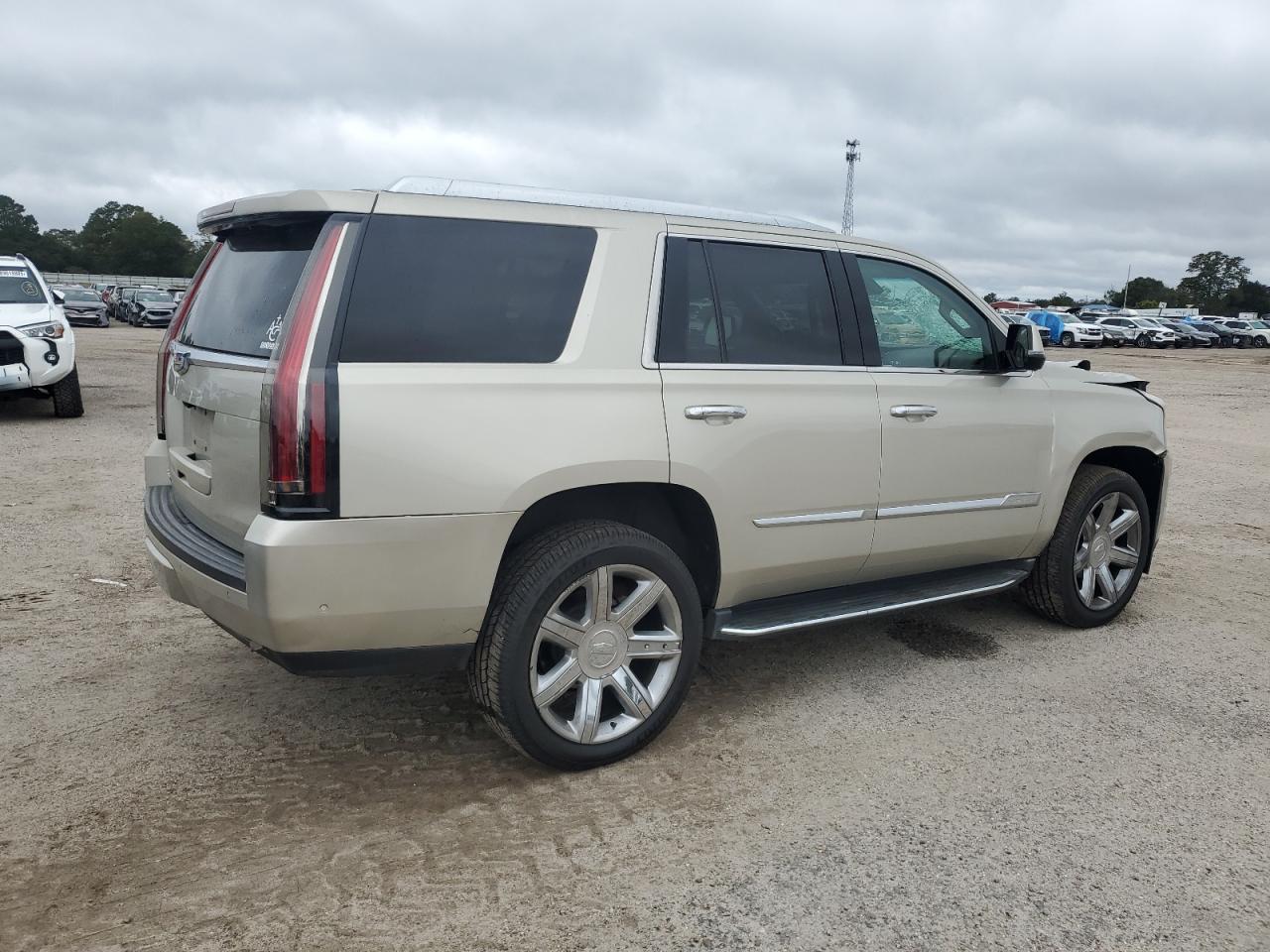 CADILLAC ESCALADE LUXURY