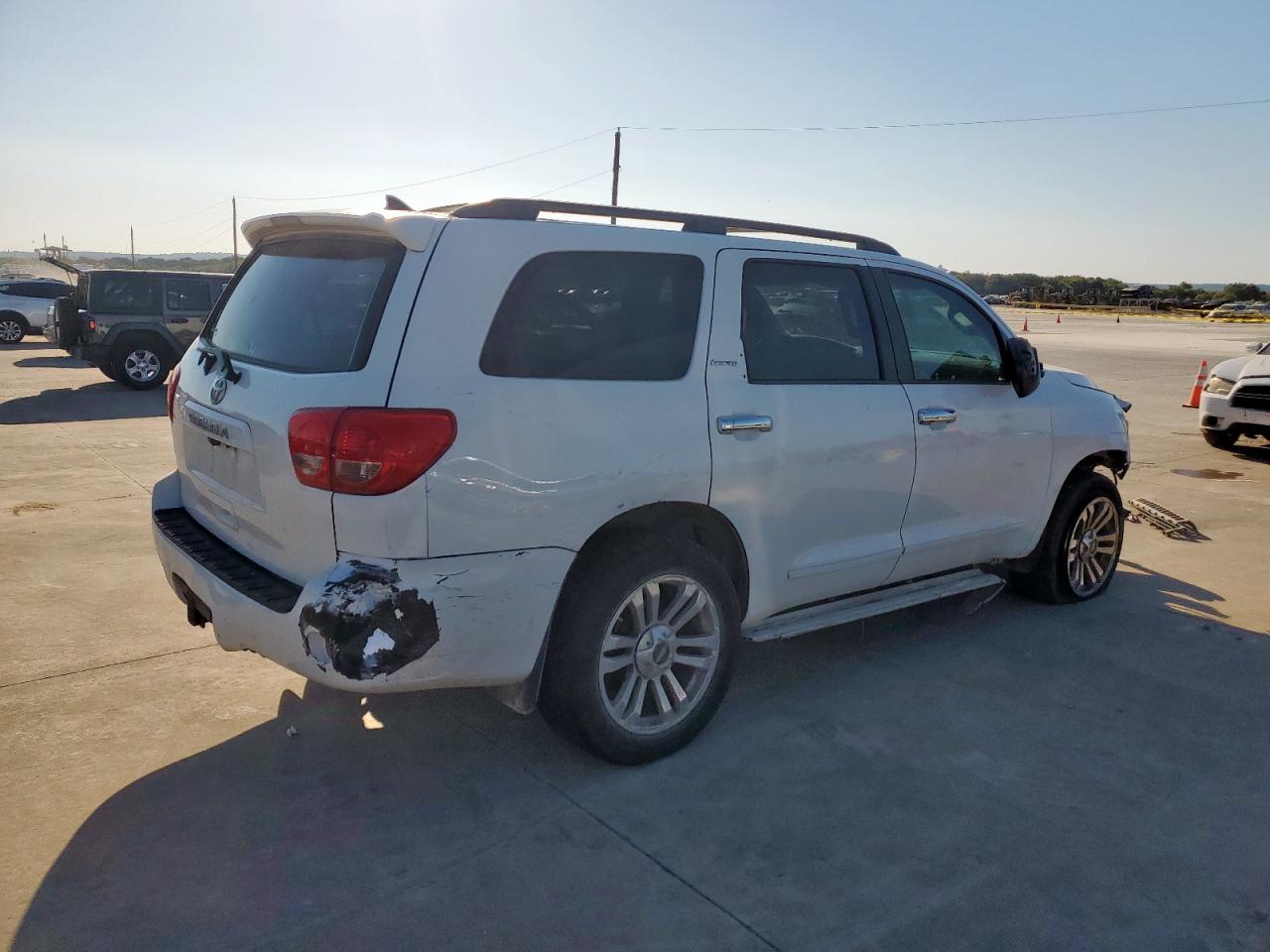 TOYOTA SEQUOIA SR5