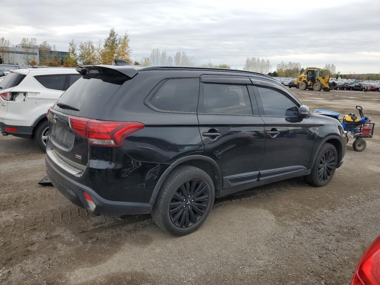 MITSUBISHI OUTLANDER SE