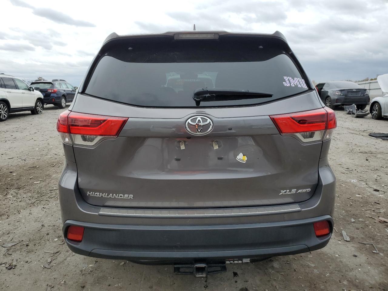 TOYOTA HIGHLANDER SE