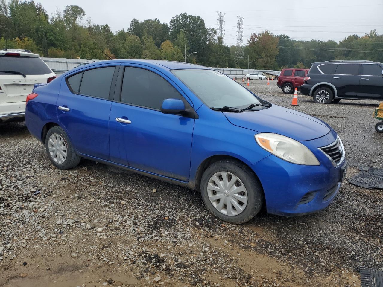 NISSAN VERSA S