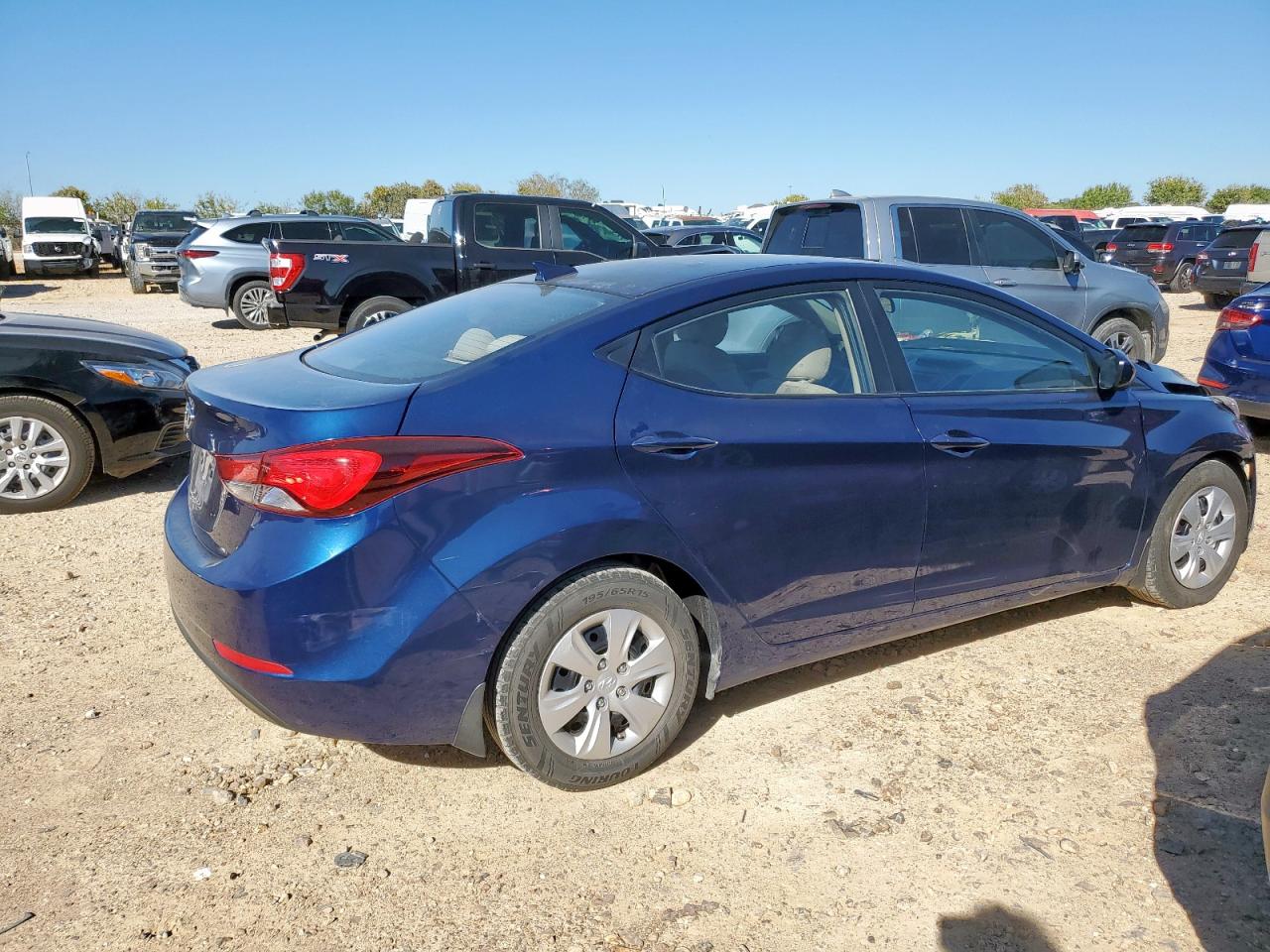 HYUNDAI ELANTRA SE
