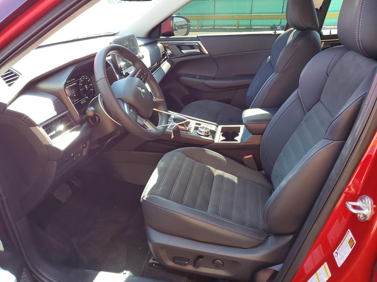 MITSUBISHI OUTLANDER SE