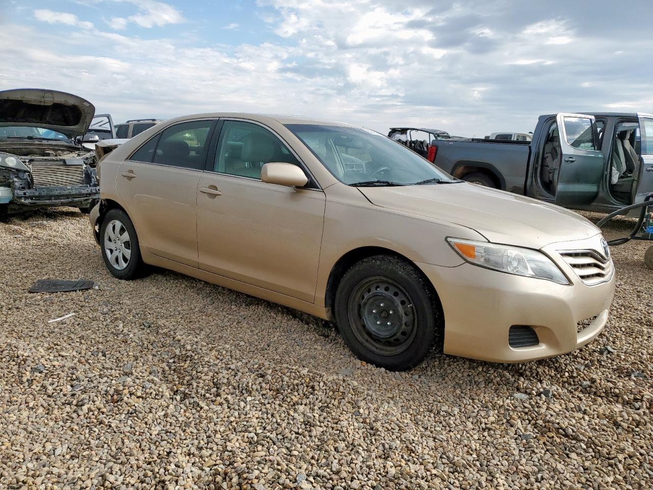 TOYOTA CAMRY BASE