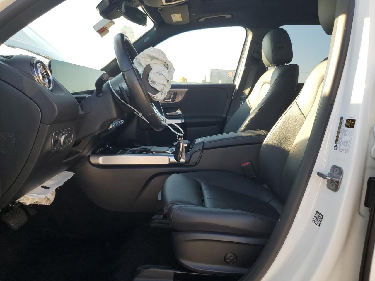 MERCEDES-BENZ EQB 300 4MATIC