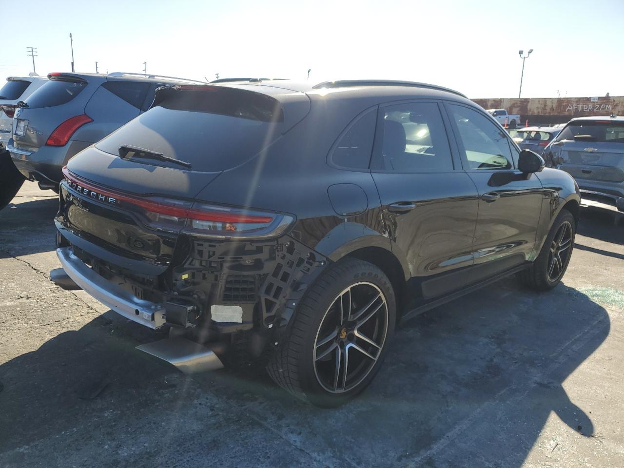 PORSCHE MACAN