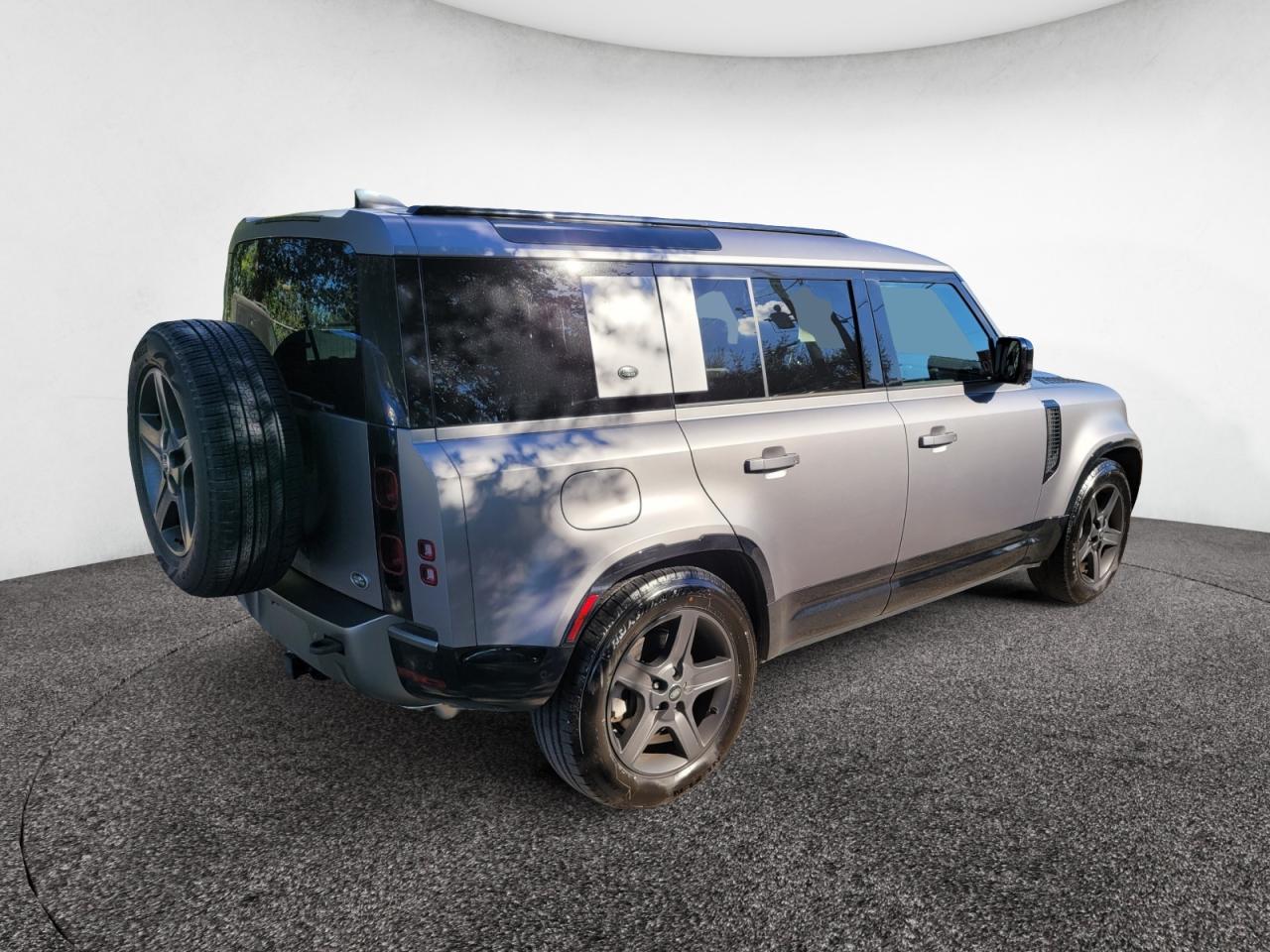 LAND ROVER DEFENDER 110 X-DYNAMIC SE