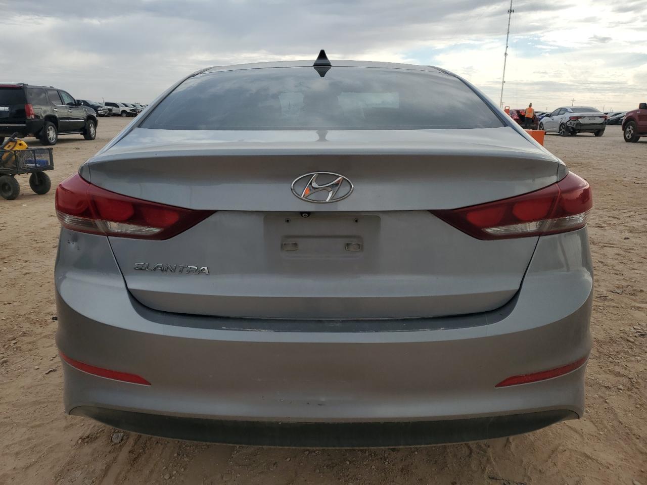 HYUNDAI ELANTRA SE