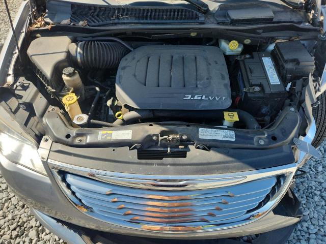 2016 CHRYSLER TOWN & COU - 2C4RC1CGXGR284525