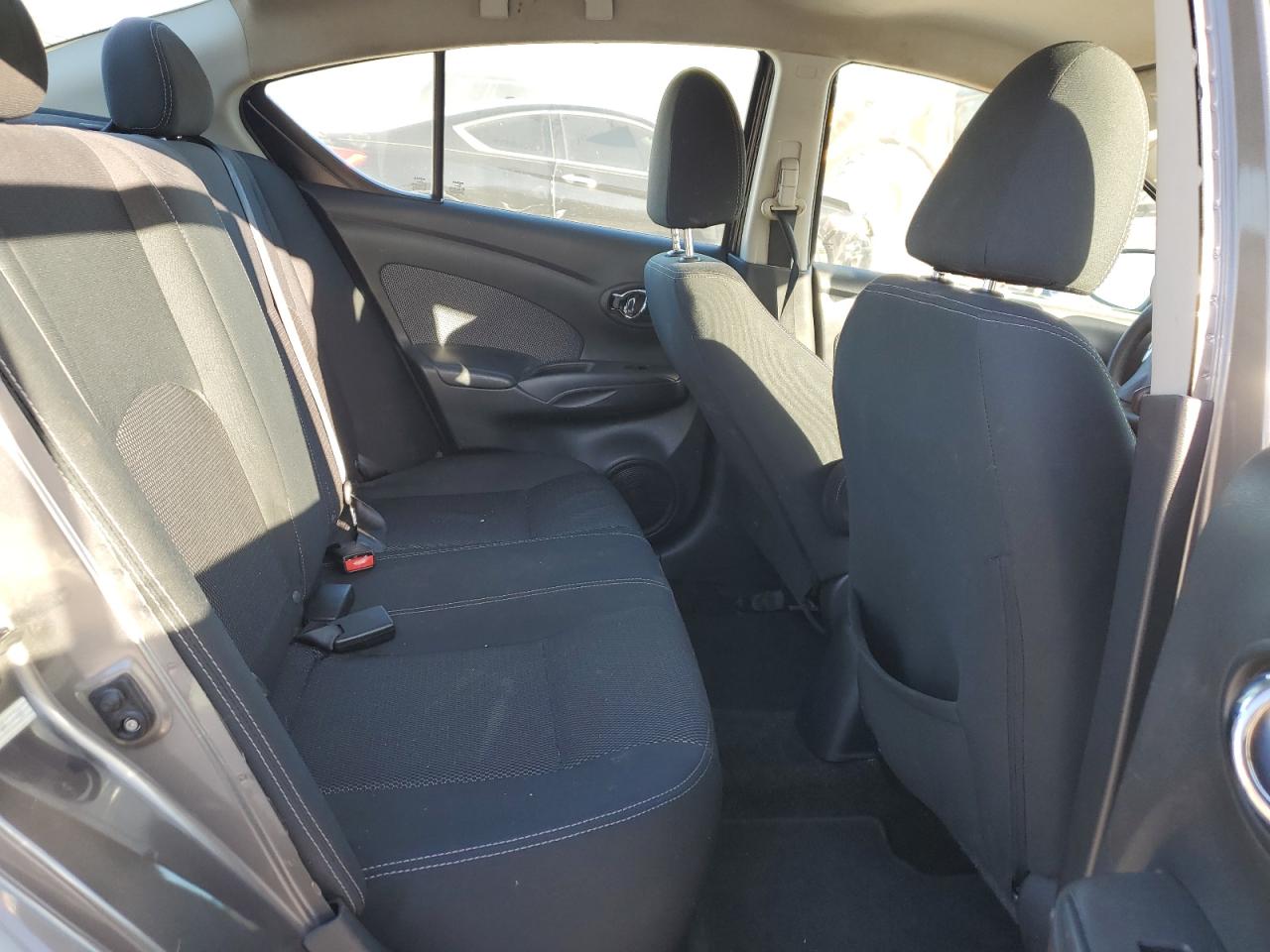 NISSAN VERSA S
