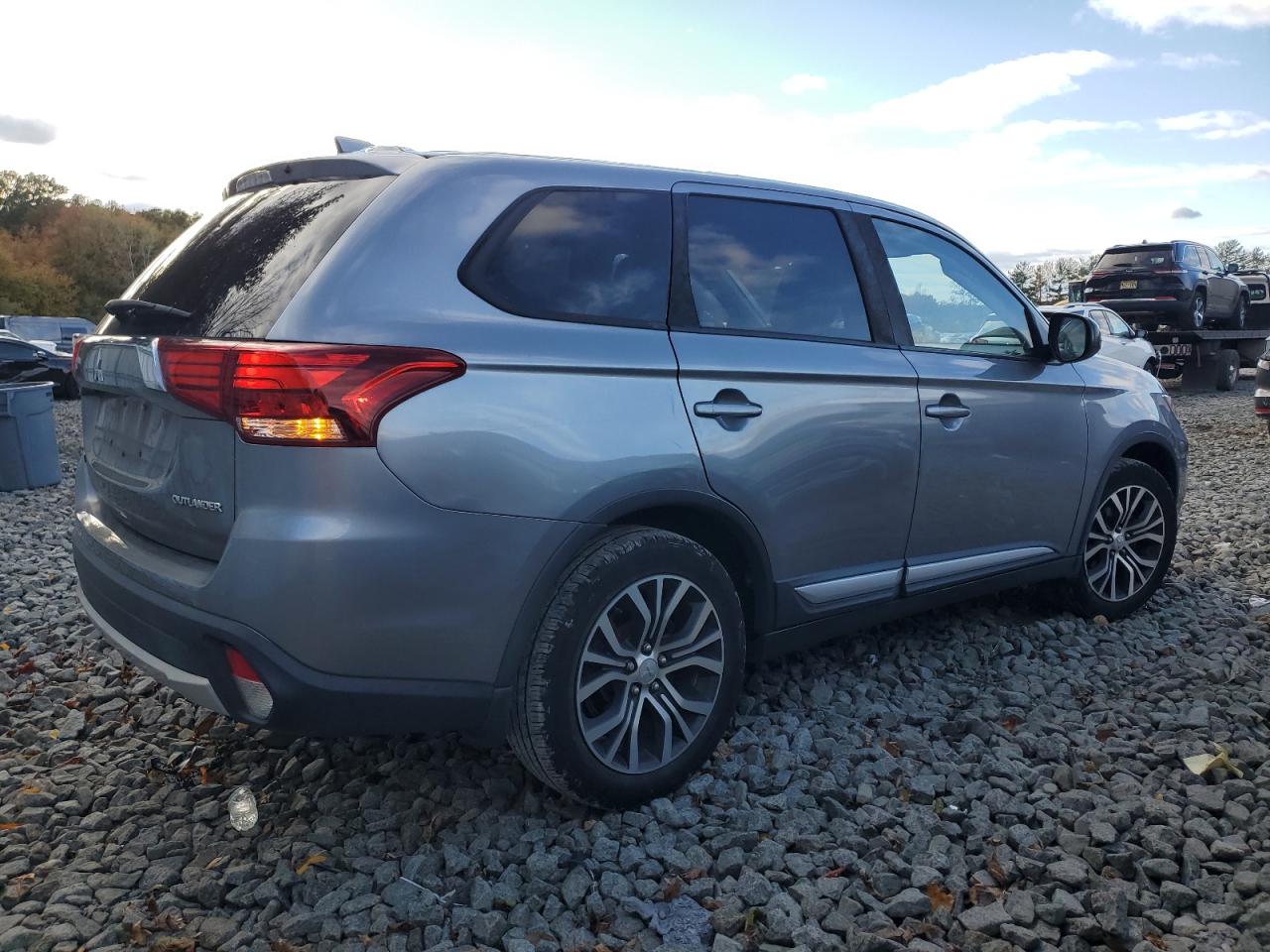 MITSUBISHI OUTLANDER ES