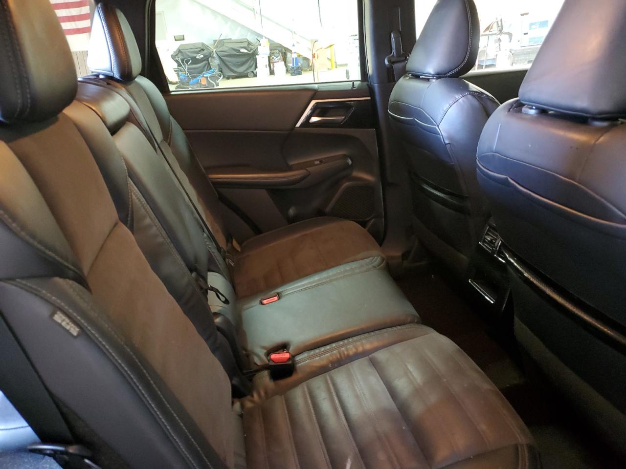 MITSUBISHI OUTLANDER SE