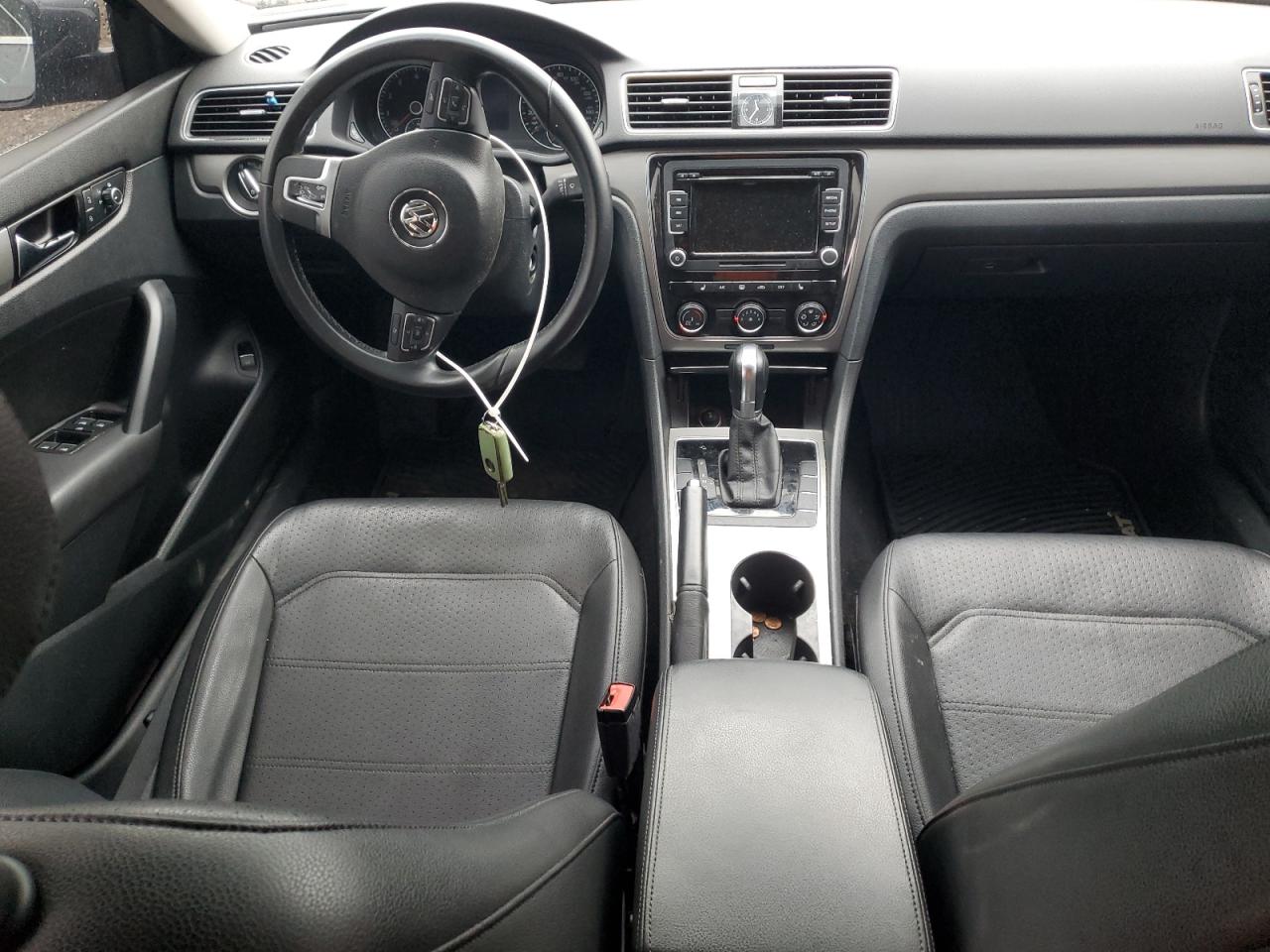 VOLKSWAGEN PASSAT SE