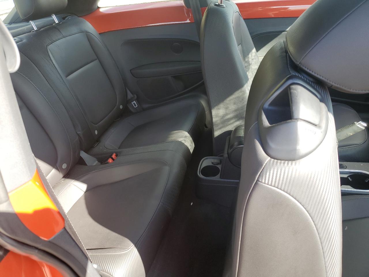 VOLKSWAGEN BEETLE SE