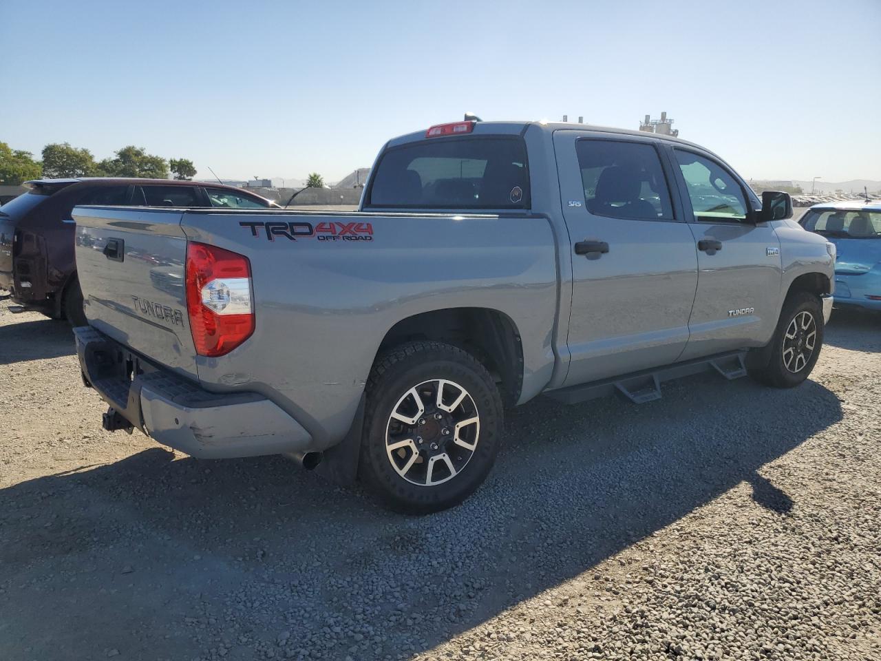 TOYOTA TUNDRA CREWMAX SR5