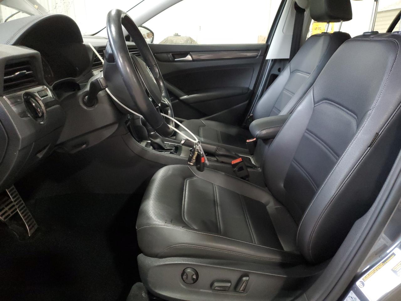 VOLKSWAGEN PASSAT R-LINE