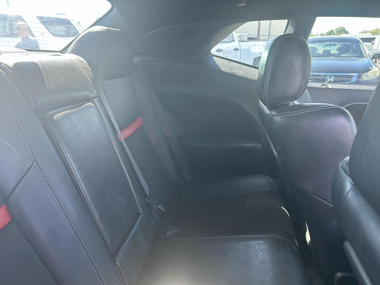 DODGE CHALLENGER SRT-8