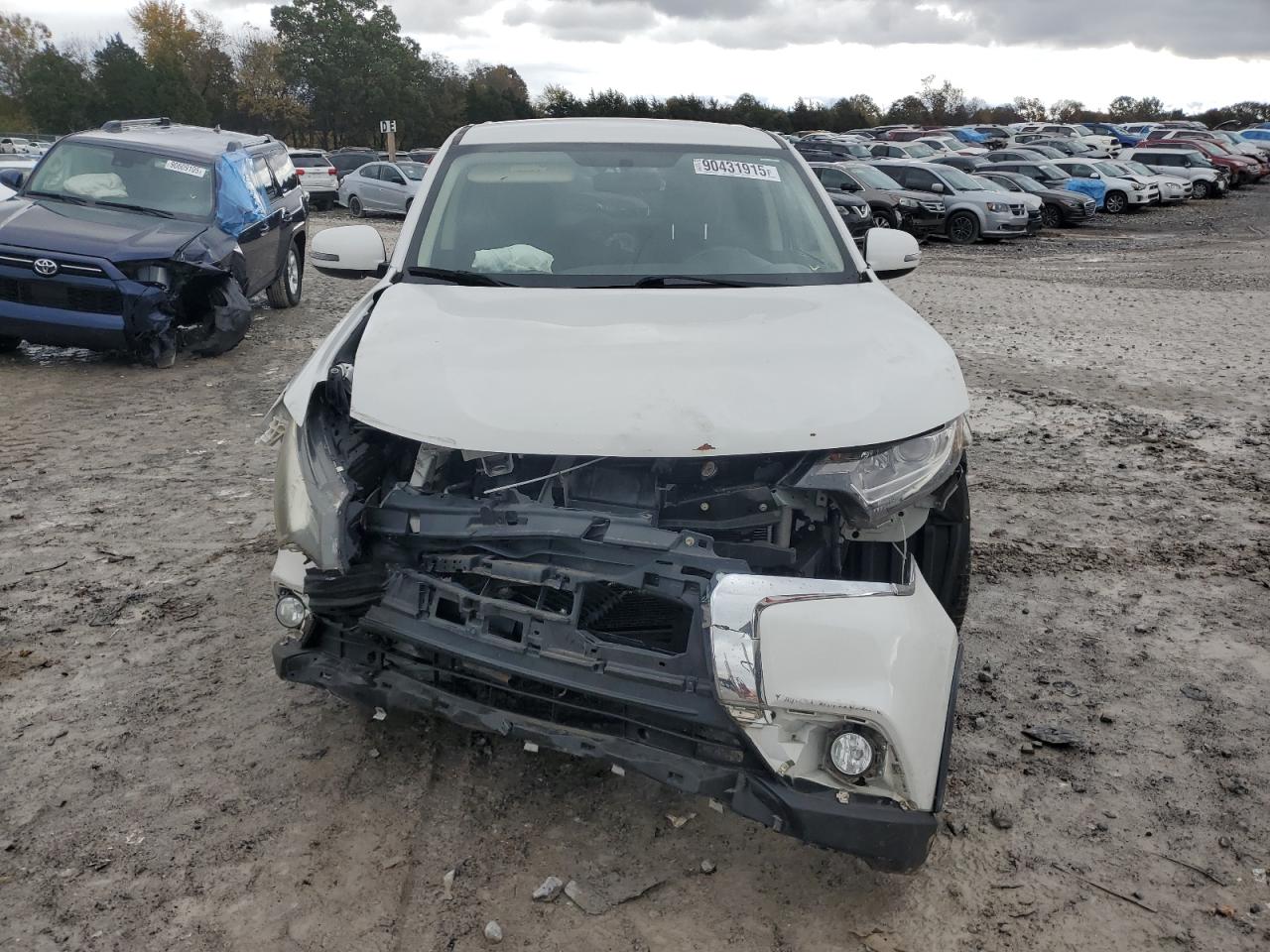 MITSUBISHI OUTLANDER SE