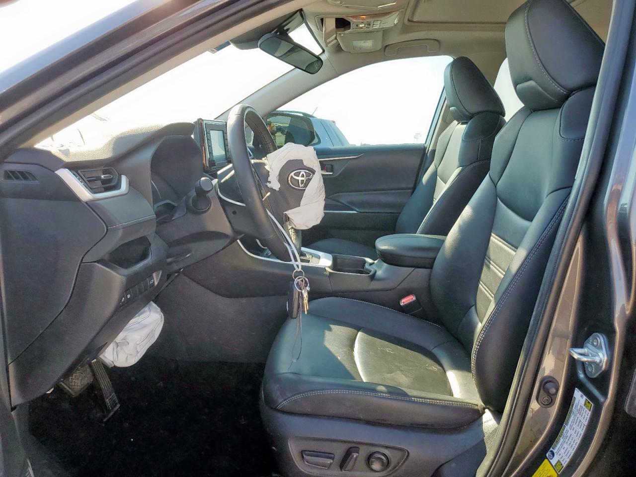 TOYOTA RAV4 XLE PREMIUM