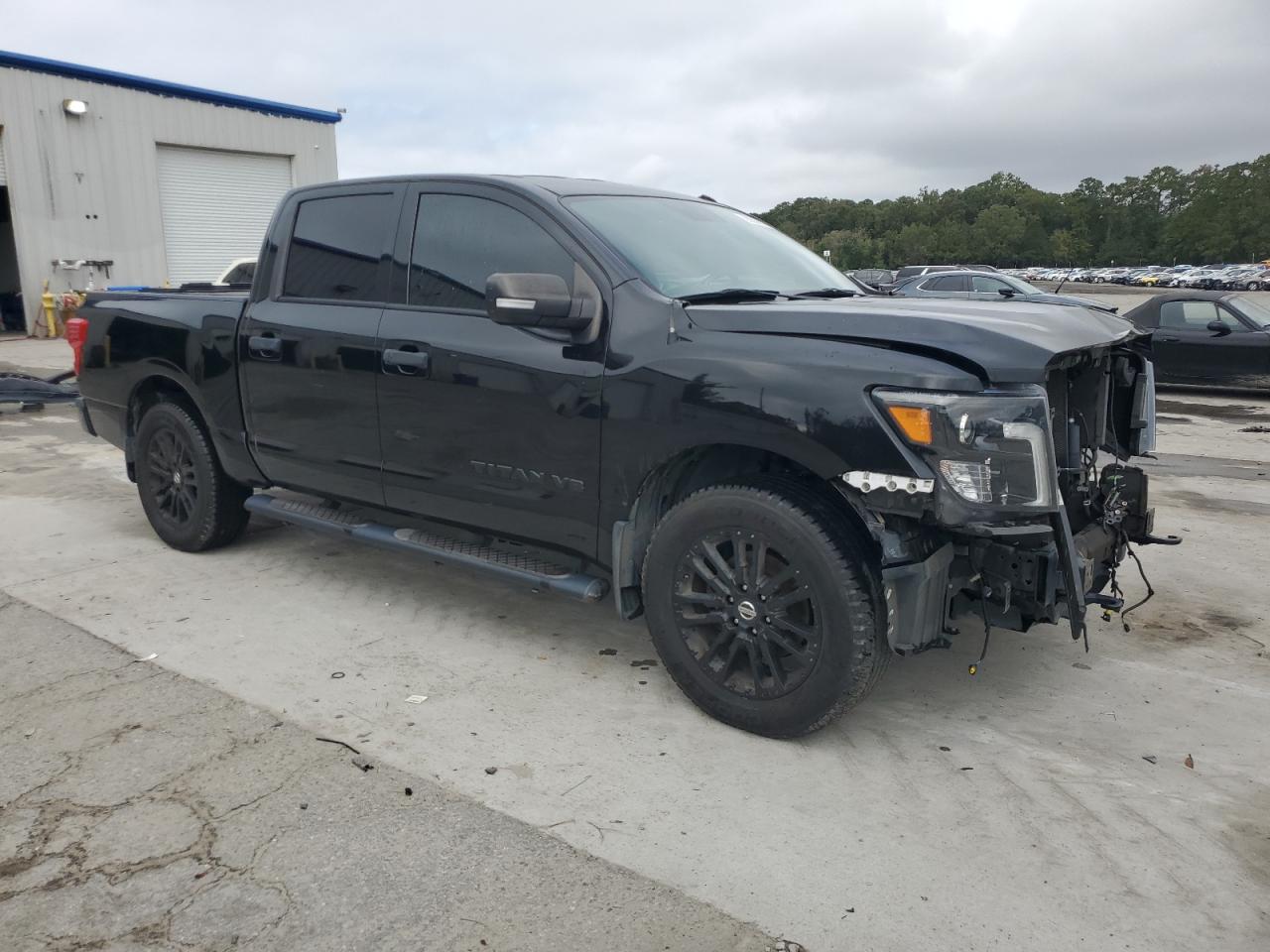 NISSAN TITAN SV