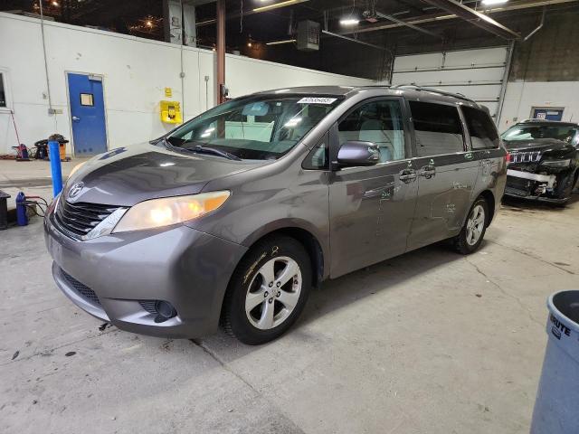 TOYOTA SIENNA LE
