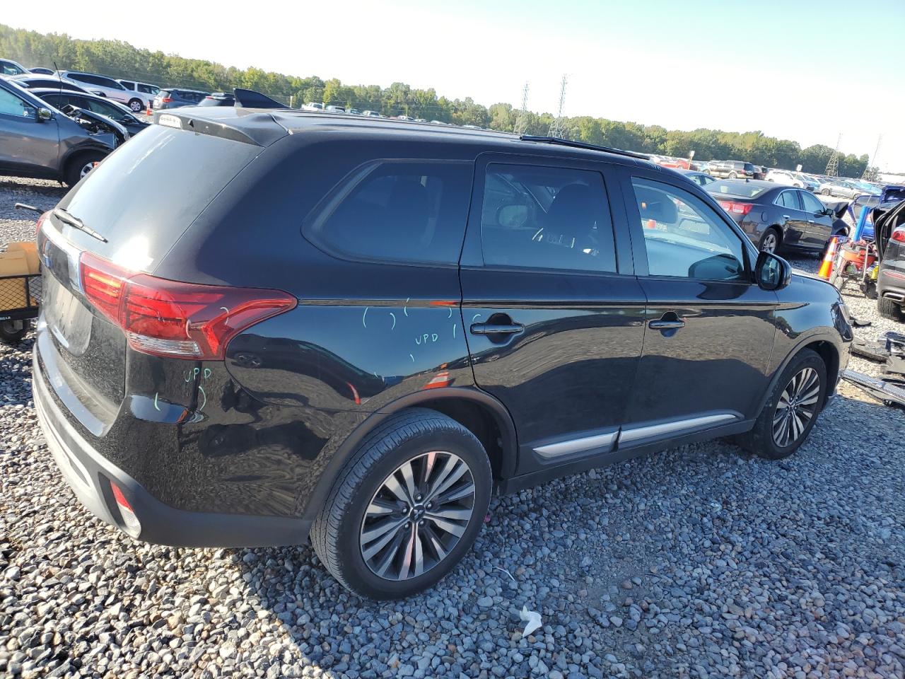 MITSUBISHI OUTLANDER SE