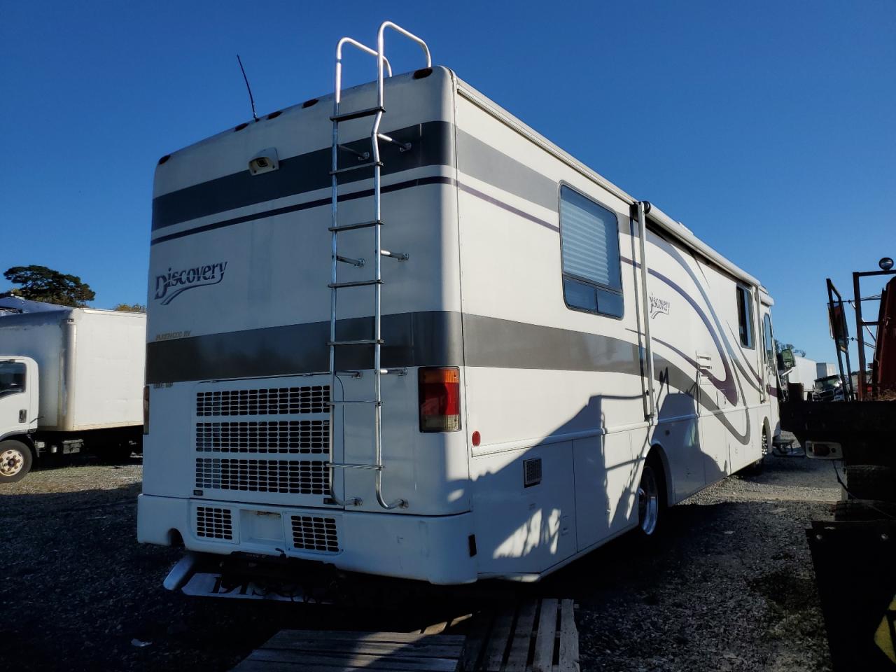 Lot #3287722173 2001 FLEETWOOD DISCOVERY