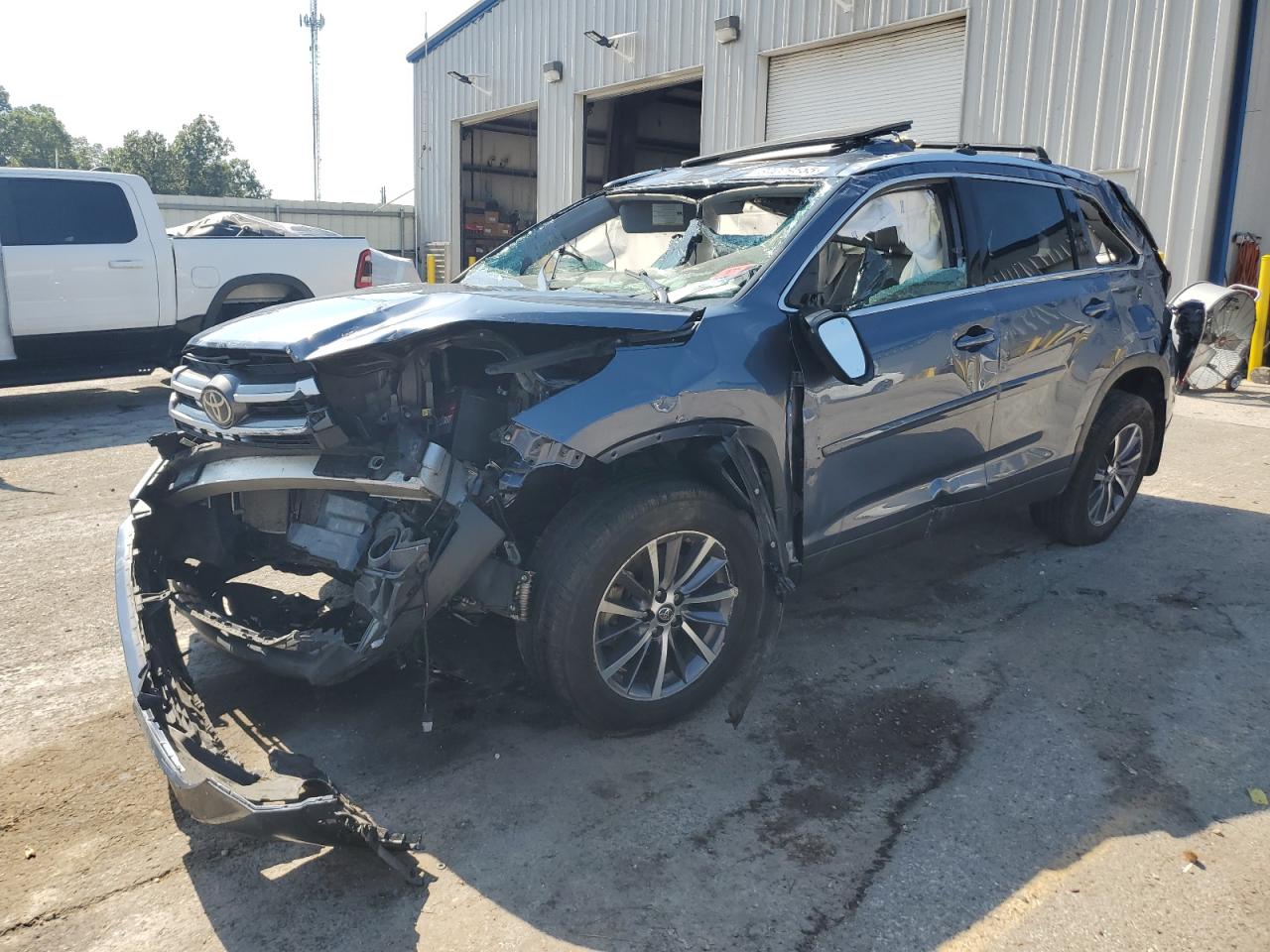 TOYOTA HIGHLANDER SE