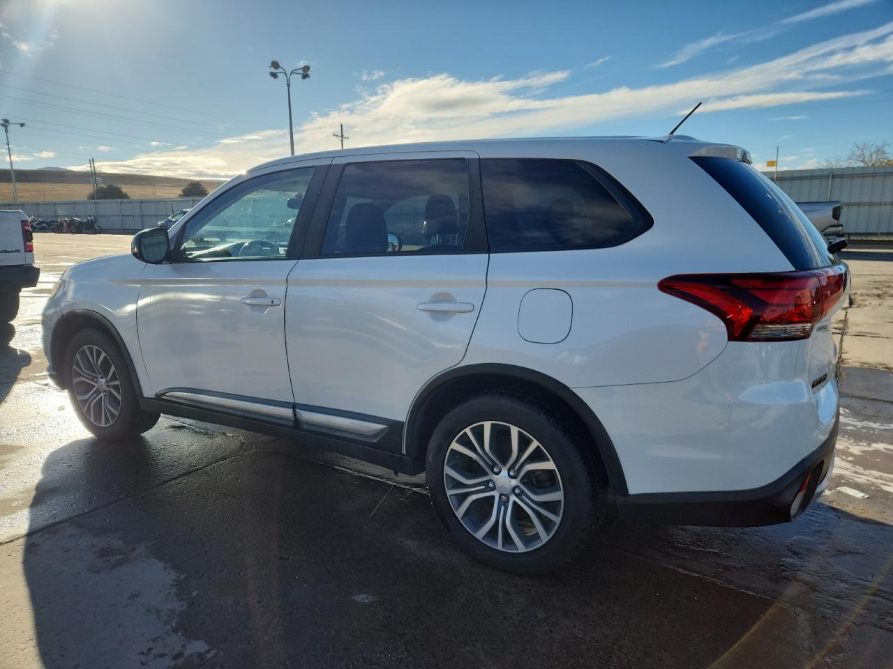 MITSUBISHI OUTLANDER ES