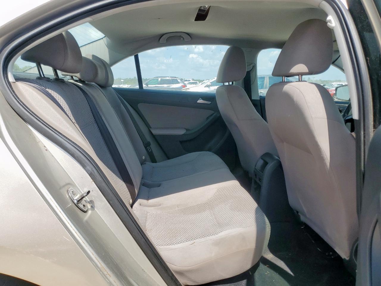 VOLKSWAGEN JETTA BASE