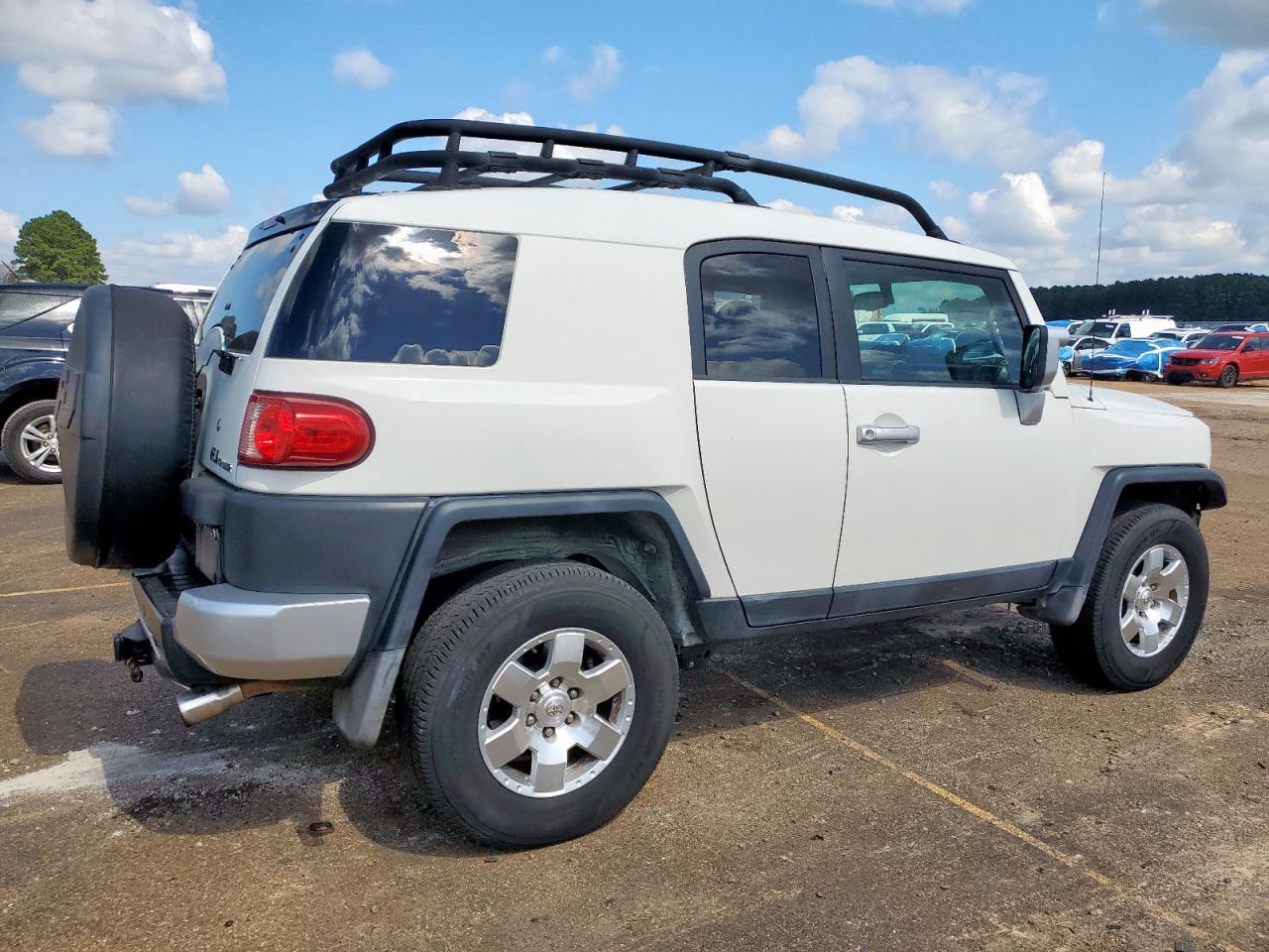 TOYOTA FJ CRUISER