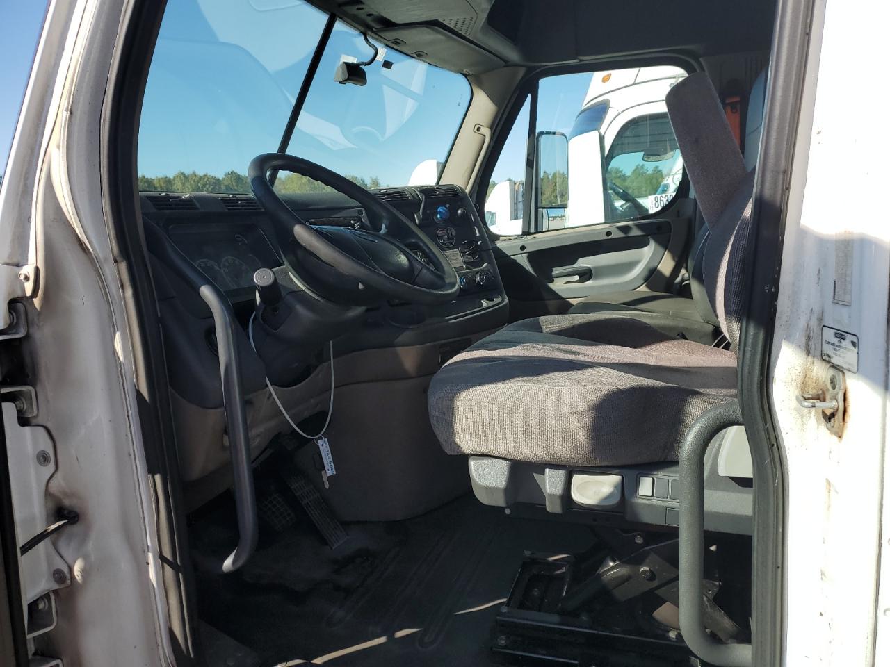 Lot #3284586322 2015 FREIGHTLINER CASCADIA