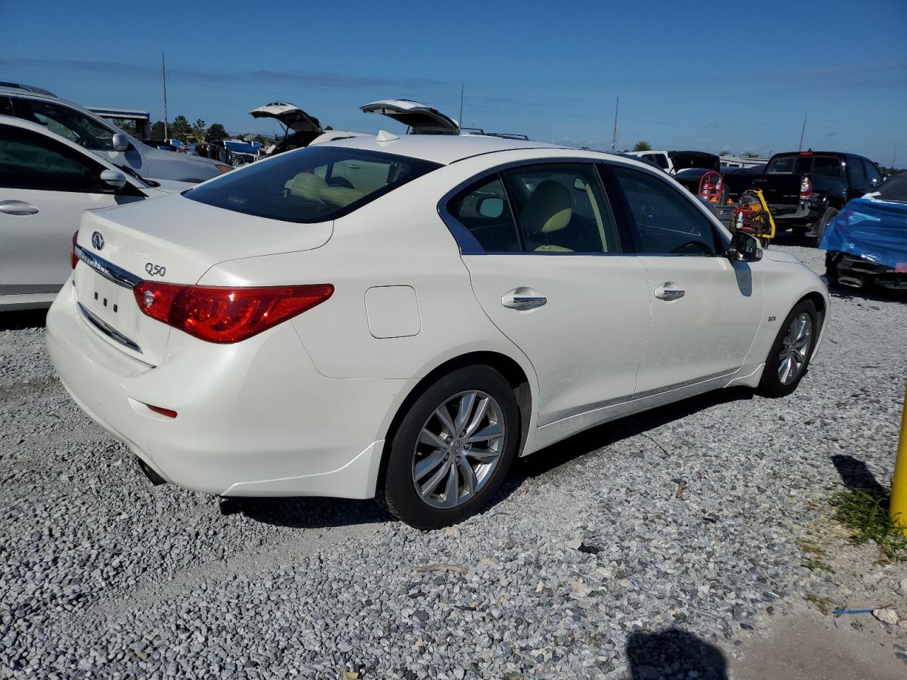 INFINITI Q50 PREMIUM