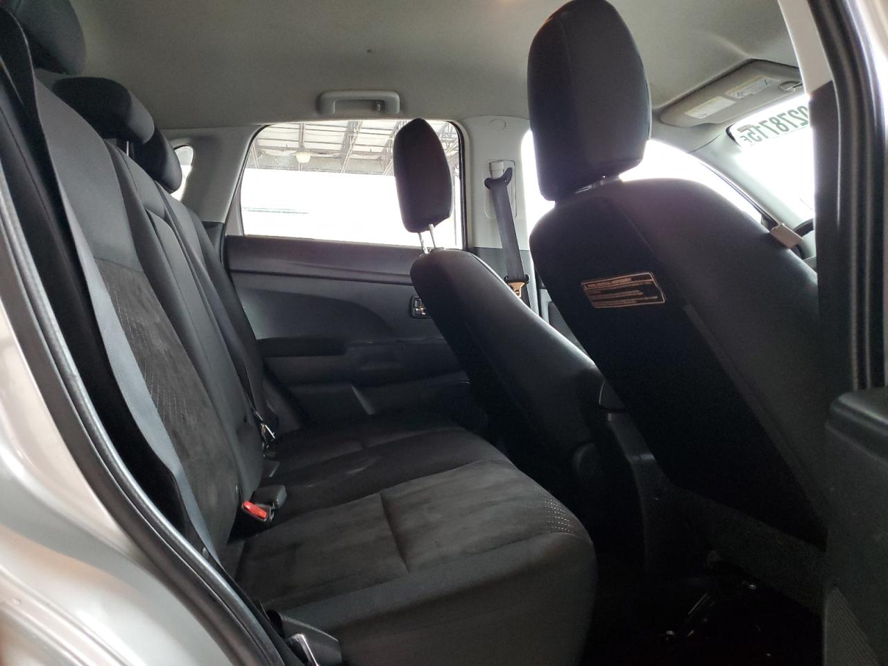 MITSUBISHI OUTLANDER SE