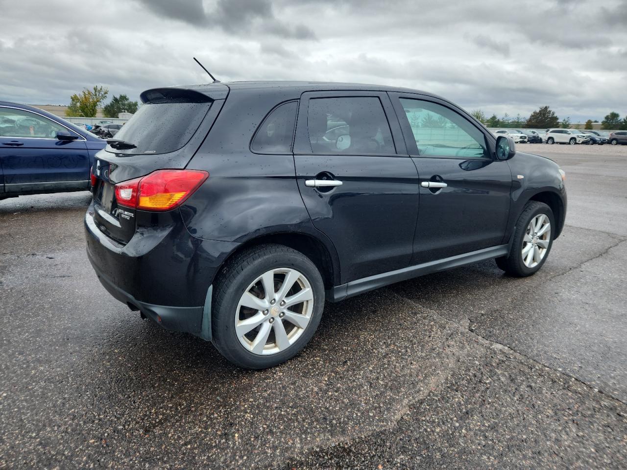 MITSUBISHI OUTLANDER ES