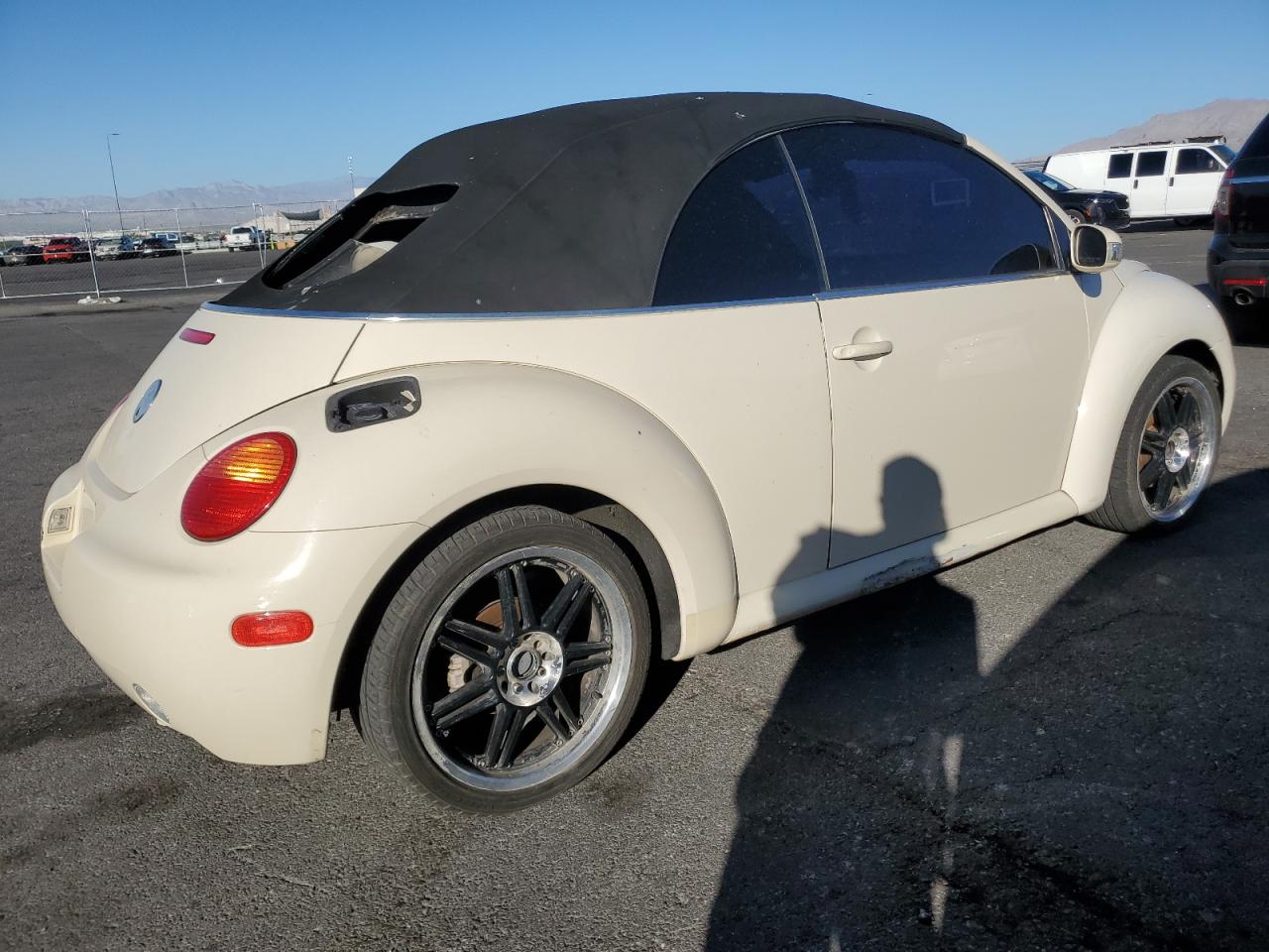 Lot #3281789896 2004 VOLKSWAGEN NEW BEETLE