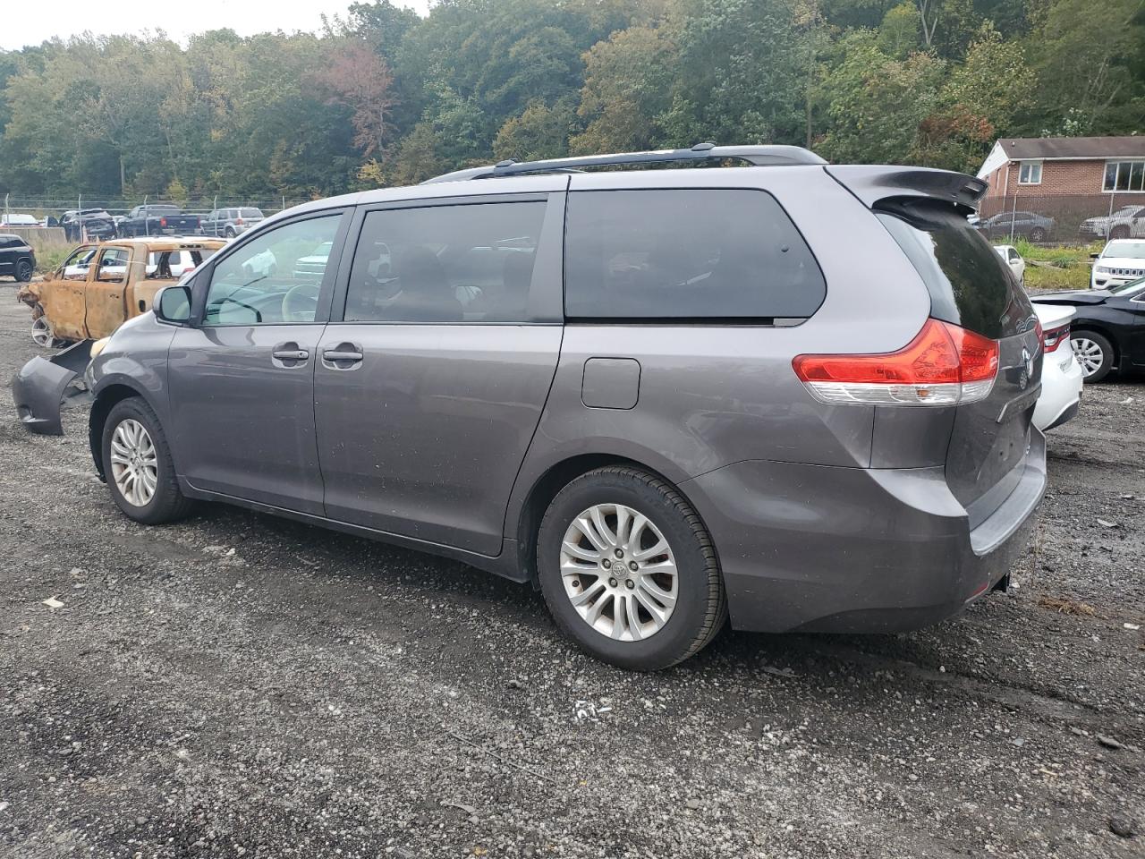 TOYOTA SIENNA XLE