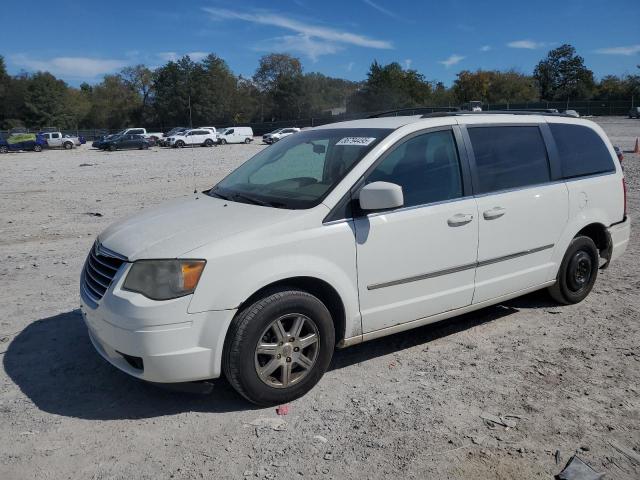 Global Auto Auctions: 2009 CHRYSLER TOWN & COU