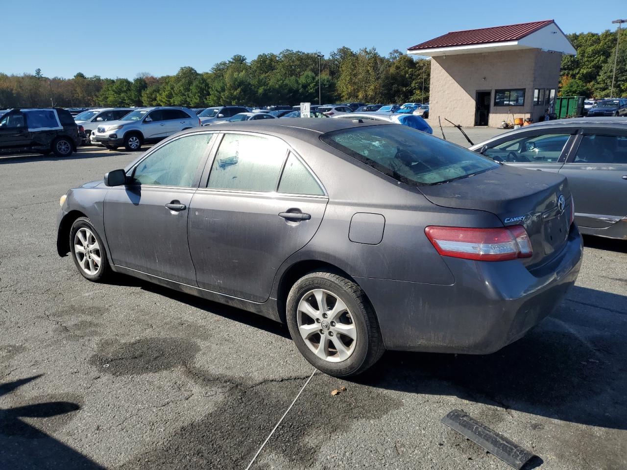TOYOTA CAMRY BASE
