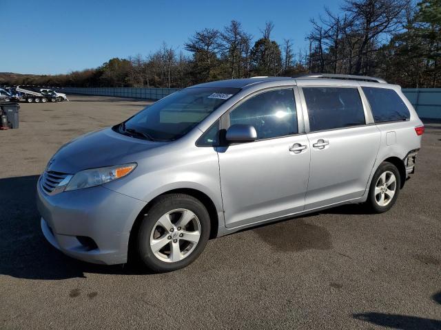 TOYOTA SIENNA LE