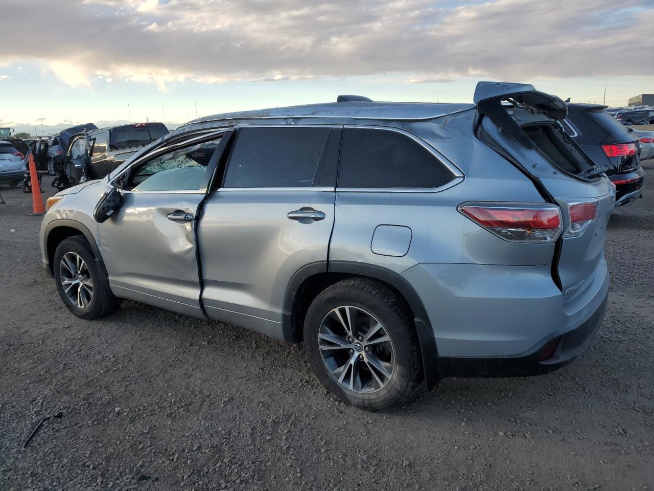 TOYOTA HIGHLANDER XLE