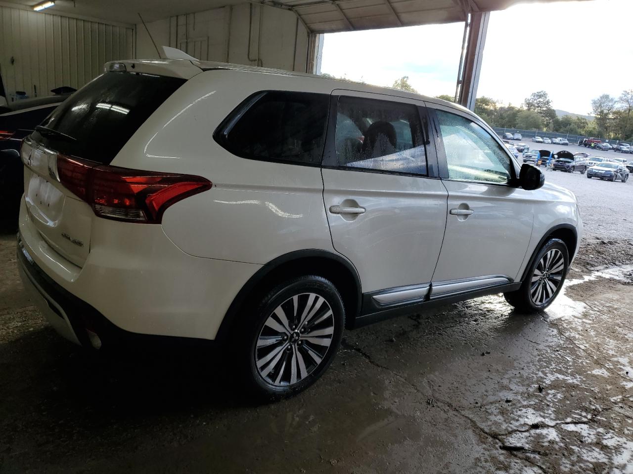 MITSUBISHI OUTLANDER ES