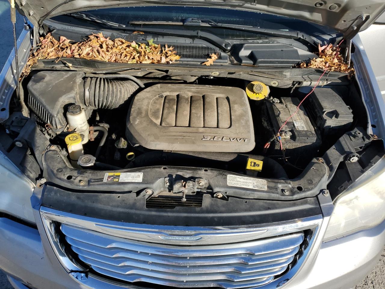 CHRYSLER TOWN & COUNTRY TOURING