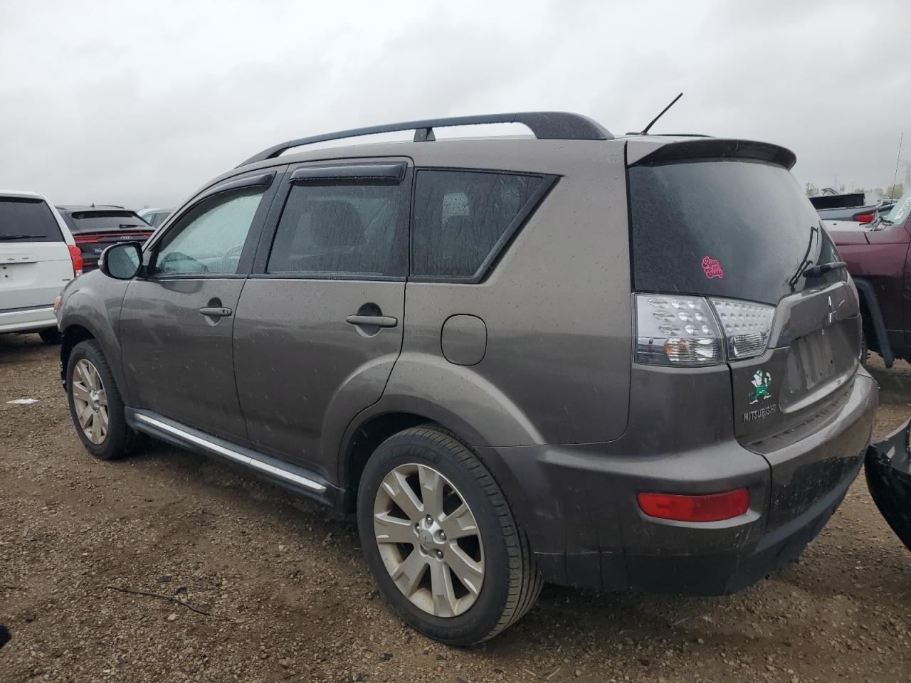 MITSUBISHI OUTLANDER SE