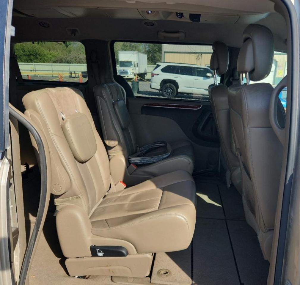 CHRYSLER TOWN & COUNTRY LIMITED